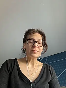 BeautifulMesss online show from April 14, 8:37 pm