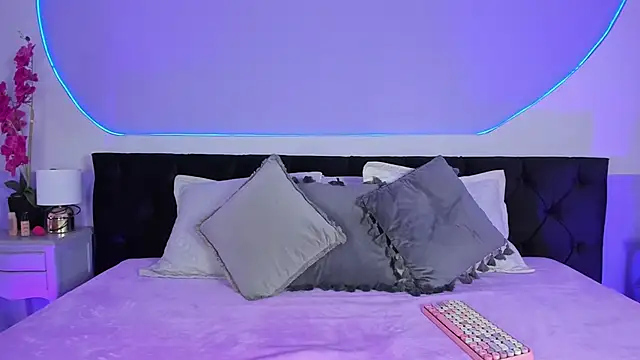 Julieta Cortes   online show from September 9, 11:54 am