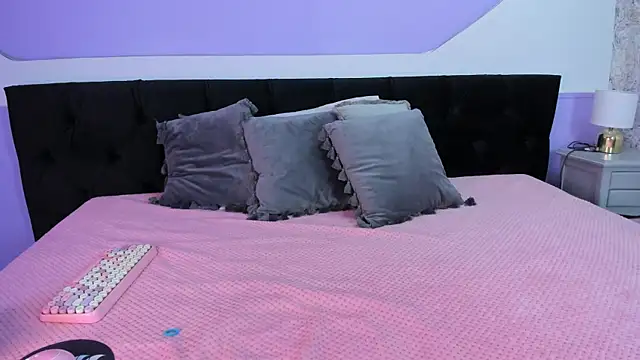 Julieta Cortes   online show from November 19, 11:54 am