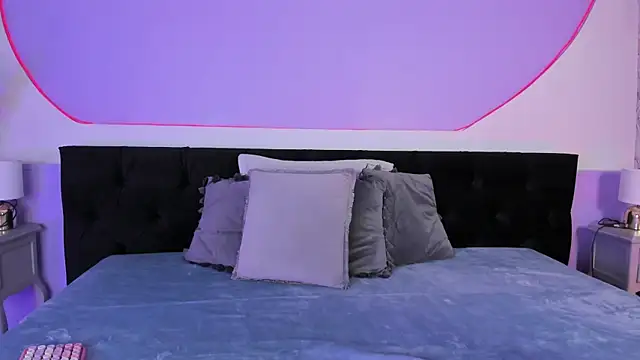 Julieta Cortes   online show from November 20, 12:16 pm