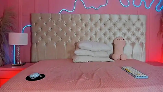 Julieta Cortes   online show from February 16, 12:12 pm