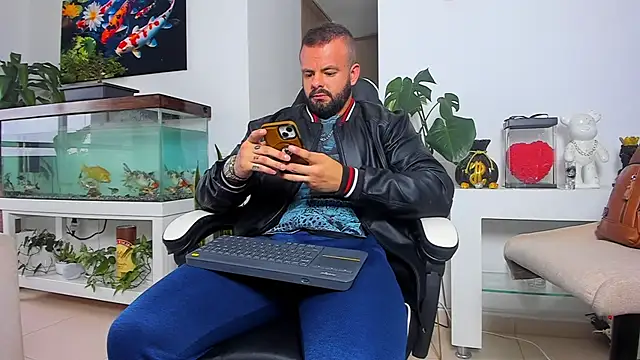 Johnnygrayson1 online show from October 11, 9:57 pm