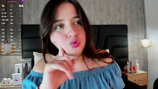 Sabrina Lennox online show from February 7, 1:47 am