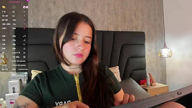 Sabrina Lennox online show from February 13, 1:40 am