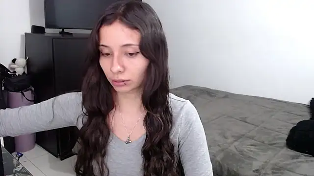Snapshot of alice_live1 chatting on September 9, 12:37 pm alice live1 online show from September 9, 12:37 pm