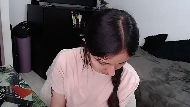 Snapshot of alice_live1 chatting on September 11, 2:28 pm alice live1 online show from September 11, 2:28 pm