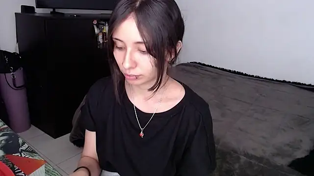 Snapshot of alice_live1 chatting on September 18, 12:40 pm alice live1 online show from September 18, 12:40 pm