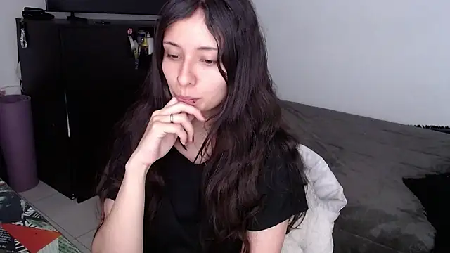 Snapshot of alice_live1 chatting on September 19, 1:01 pm alice live1 online show from September 19, 1:01 pm