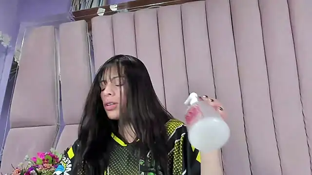 Snapshot of Sasha_Petitte chatting on December 21, 3:57 am Sasha Petitte online show from December 21, 3:57 am