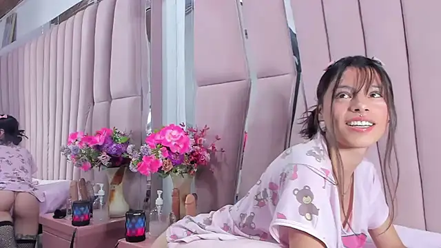 Snapshot of Sasha_Petitte chatting on May 7, 12:05 am Sasha Petitte online show from May 7, 12:05 am