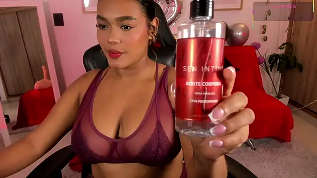 aleja montiel   online show from April 1, 1:23 pm