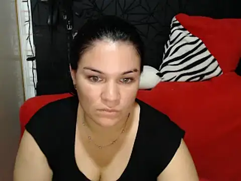 Snapshot of love_and_Lust chatting on December 18, 7:52 pm love and Lust online show from December 18, 7:52 pm