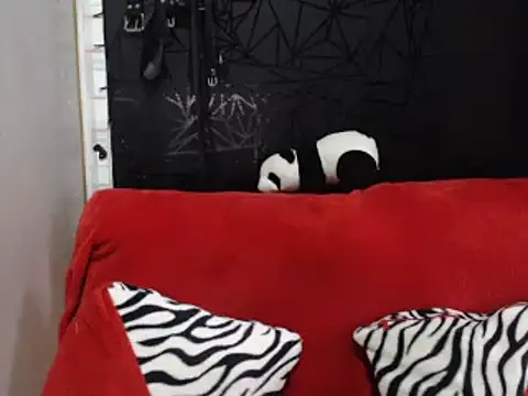 Snapshot of love_and_Lust chatting on December 21, 6:44 pm love and Lust online show from December 21, 6:44 pm