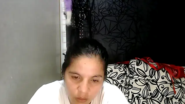 Snapshot of love_and_Lust chatting on February 15, 2:58 am love and Lust online show from February 15, 2:58 am