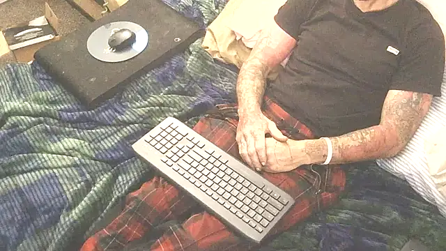 TheOneYouLove69 online show from March 15, 12:49 am