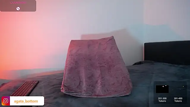 Snapshot of NewAgatha_Bolton chatting on November 12, 5:35 pm NewAgatha Bolton online show from November 12, 5:35 pm