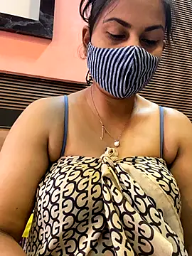 Snapshot of HaaniKaur chatting on October 15, 7:19 am HaaniKaur online show from October 15, 7:19 am