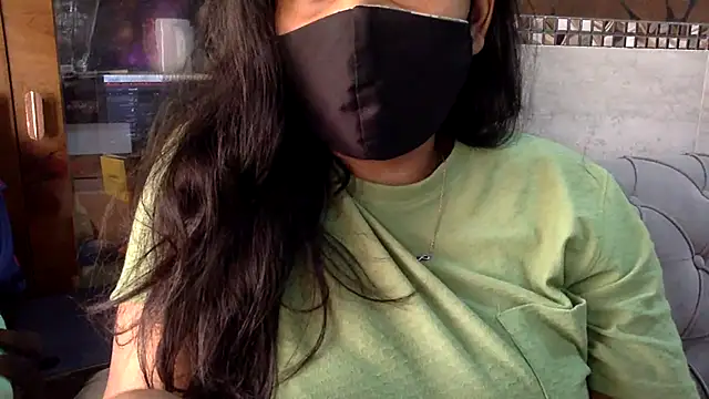Snapshot of HaaniKaur chatting on May 7, 8:20 am HaaniKaur online show from May 7, 8:20 am
