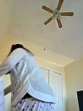 Snapshot of xLadyScarlettx chatting on February 9, 1:26 pm xLadyScarlettx online show from February 9, 1:26 pm