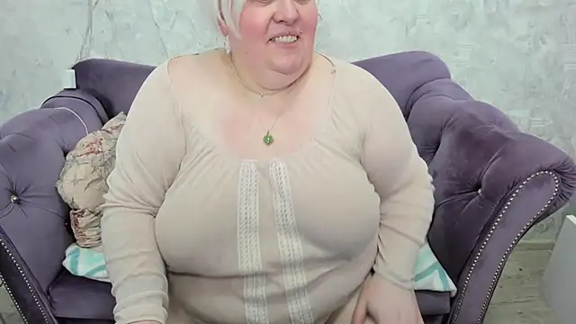 Snapshot of fashiona chatting on February 15, 6:33 pm fashiona online show from February 15, 6:33 pm