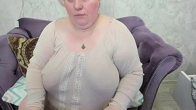 Snapshot of fashiona chatting on March 4, 5:53 am fashiona online show from March 4, 5:53 am