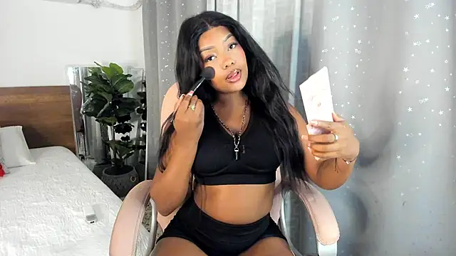 Snapshot of Isaa_Coleman_ chatting on February 6, 10:32 pm Isaa Coleman online show from February 6, 10:32 pm