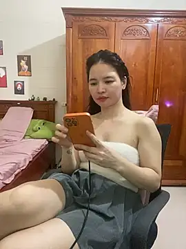 Snapshot of LiLi-Kirix99 chatting on July 15, 3:06 pm LiLi-Kirix99 online show from July 15, 3:06 pm