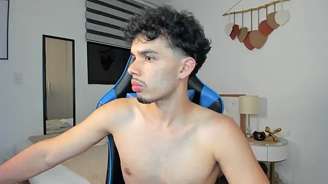 mateoleonee online show from February 25, 3:52 am