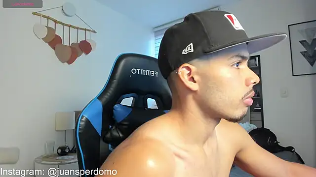 mateoleonee online show from September 12, 7:47 pm