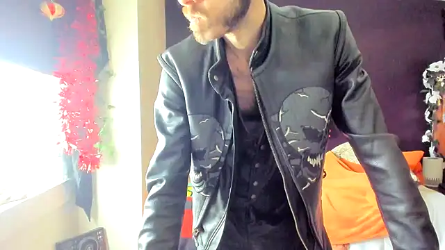 Snapshot of leatherz69 chatting on March 3, 5:29 pm leatherz69 online show from March 3, 5:29 pm