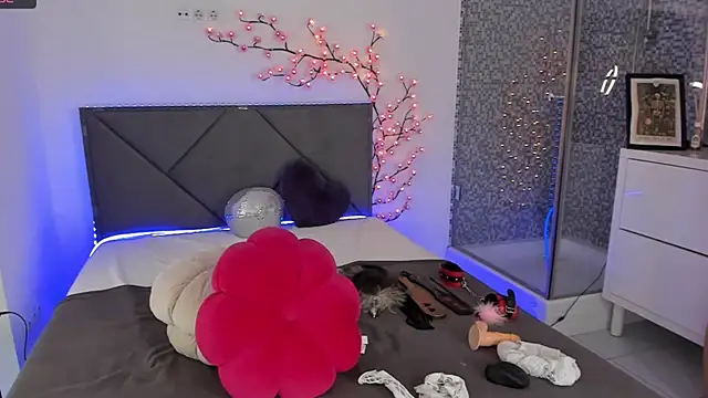 CassieEvans online show from October 8, 5:49 am