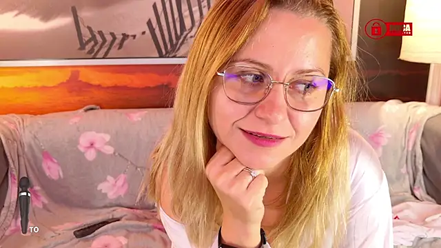 Snapshot of BigBoobsARRI chatting on November 22, 8:24 am BigBoobsARRI online show from November 22, 8:24 am