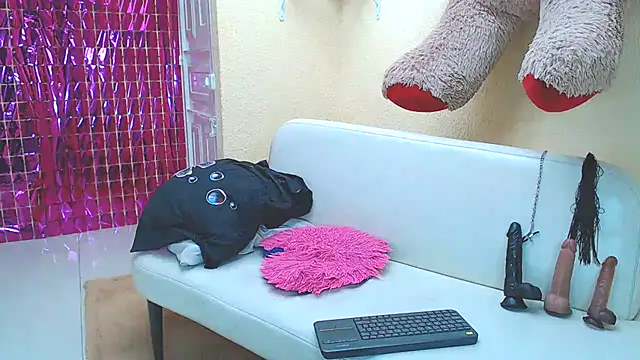 Snapshot of SweetAlmaa chatting on February 6, 6:13 pm SweetAlmaa online show from February 6, 6:13 pm