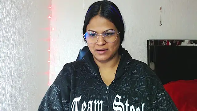 Snapshot of SweetAlmaa chatting on March 10, 10:04 am SweetAlmaa online show from March 10, 10:04 am