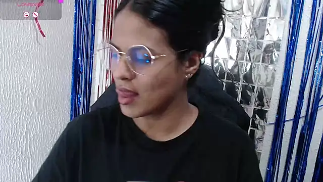 Snapshot of SweetAlmaa chatting on September 16, 7:04 pm SweetAlmaa online show from September 16, 7:04 pm