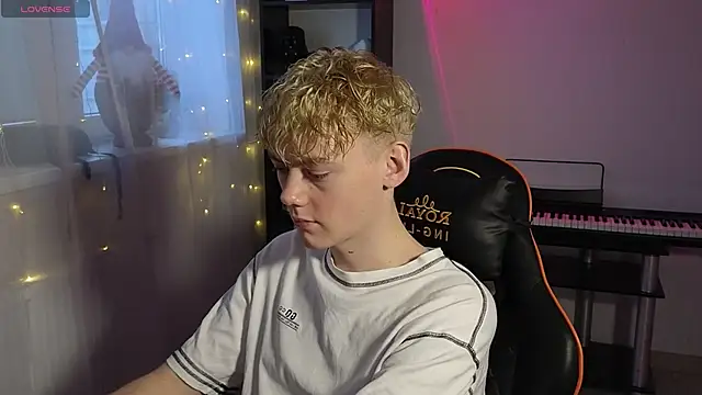 Keytaro online show from March 2, 3:05 pm