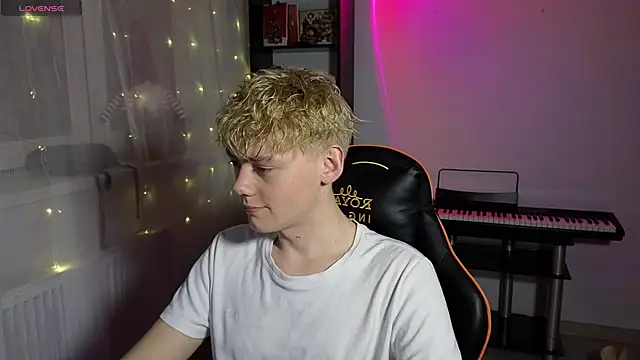 Keytaro online show from March 8, 8:14 pm