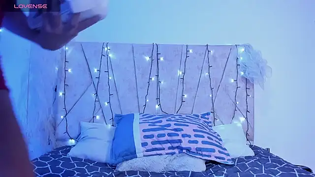 Kaela18 online show from December 11, 1:28 pm