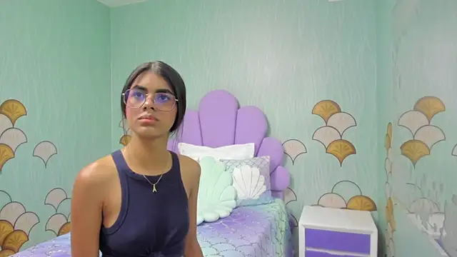 Isa little4u online show from January 3, 6:57 pm