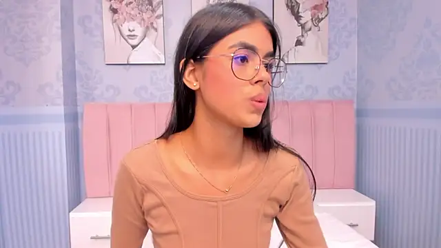 Isa little4u online show from January 18, 9:34 pm