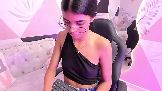 Isa little4u online show from March 11, 4:29 pm