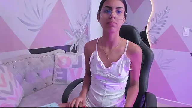 Isa little4u online show from March 18, 4:59 pm