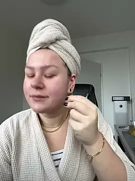 Snapshot of Fancy-Francy chatting on February 18, 7:54 am Fancy-Francy online show from February 18, 7:54 am