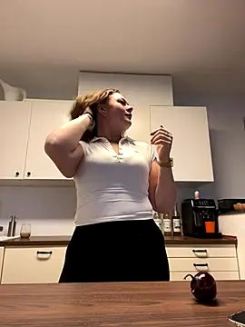 Snapshot of Fancy-Francy chatting on November 25, 1:33 pm Fancy-Francy online show from November 25, 1:33 pm