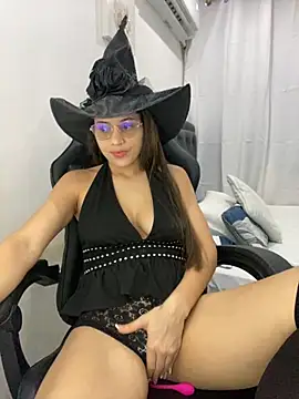 Snapshot of Belissa_miller chatting on October 31, 7:04 pm Belissa miller online show from October 31, 7:04 pm