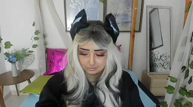 lussyevans24 online show from February 12, 7:02 am