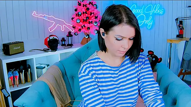 Snapshot of My_toys_pink chatting on January 4, 10:13 pm My toys pink online show from January 4, 10:13 pm