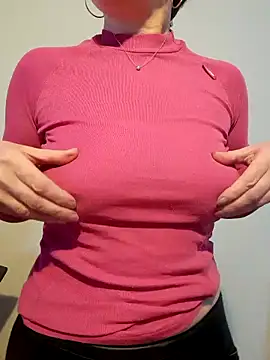 Snapshot of Viola8p chatting on March 8, 1:26 pm Viola8p online show from March 8, 1:26 pm