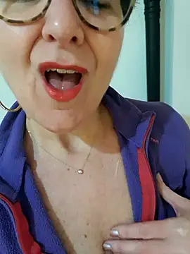 Snapshot of Viola8p chatting on March 9, 9:35 am Viola8p online show from March 9, 9:35 am