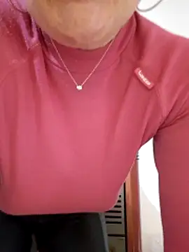 Snapshot of Viola8p chatting on March 11, 3:29 pm Viola8p online show from March 11, 3:29 pm